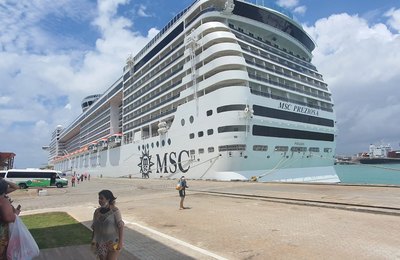 Navio MSC Preziosa desembarca no Porto de Maceió com 2 mil turistas de diversos lugares do país