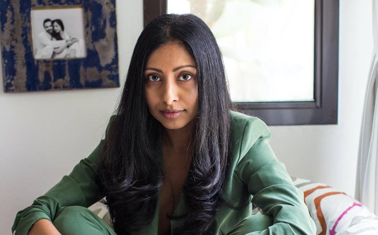 Avni Doshi lança &#8216;Açúcar Queimado&#8217;, sobre a relação conflituosa entre mãe e filha