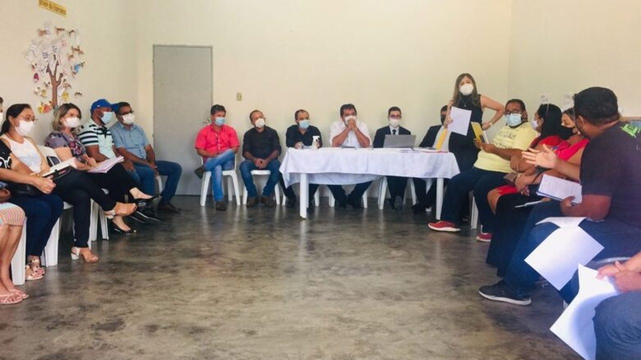 Luta da educação conquista reajuste e rateio do FUNDEB e suspende greve em Estrela de Alagoas
