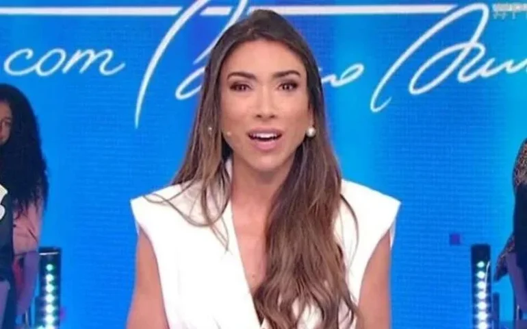 Patricia Abravanel se emociona em primeiro 'Programa Silvio Santos' após morte do pai