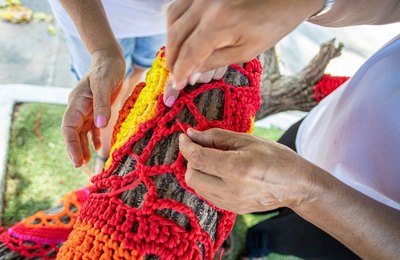 Encontro de artesãs celebra Dia Mundial do Crochê