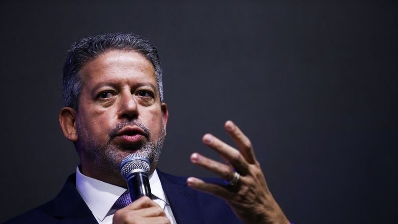 Lira defende caminho do meio para Redes; Moraes e Gilmar pedem punição