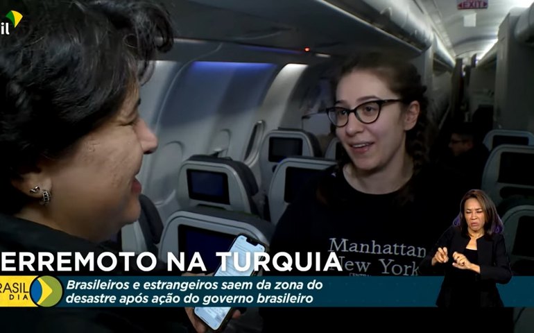 Brasileiros e estrangeiros são resgatados da Turquia pela FAB
