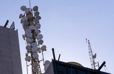 Confederação se reúne com o presidente da Anatel para tratar de leis urbanas e antenas 