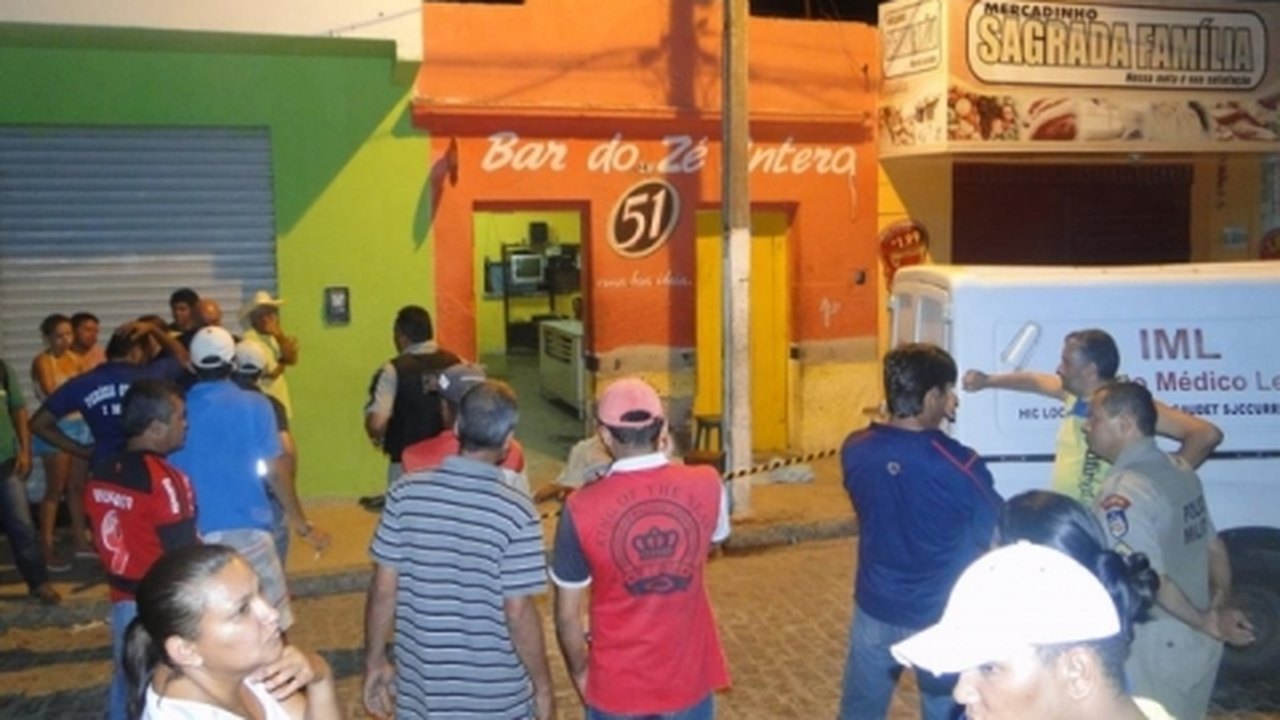 Três homens são assassinados em frente a um bar em Major Isidoro