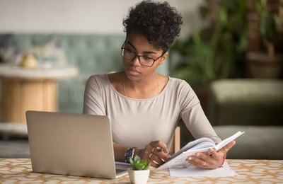 Professores de Alagoas podem concorrer a 15 mil bolsas gratuitas para capacitação no uso de Inteligência Artificial