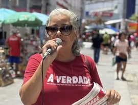 Lenilda Luna realiza brigada do jornal A Verdade no calçadão do Centro de Maceió e defende aumento de 100% no salário mínimo