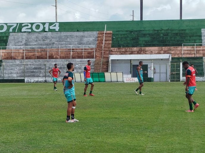 Elenilson Santos finalizou neste sábado, preparação para o jogo contra o Penedense