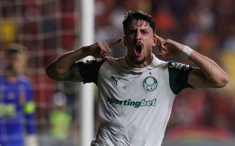 Palmeiras bate Sport com pênalti inexistente e vence a primeira no Brasileirão
