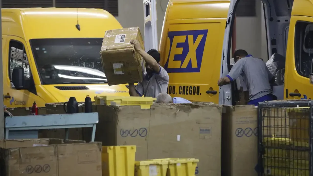 Governo autoriza Correios a ampliar contratos com setor público para reforçar receitas