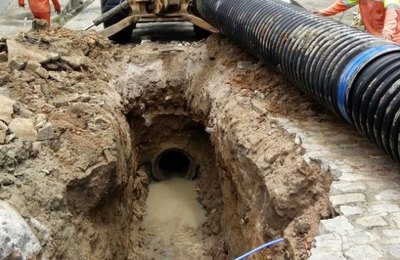 Chuvas: Prefeitura executa reconstrução de galeria no Jacintinho