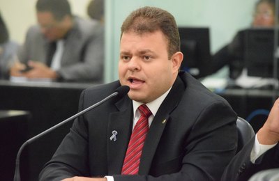 Projeto do deputado Léo Loureiro regulamenta profissão de tradutor e intérprete de Libras em Alagoas