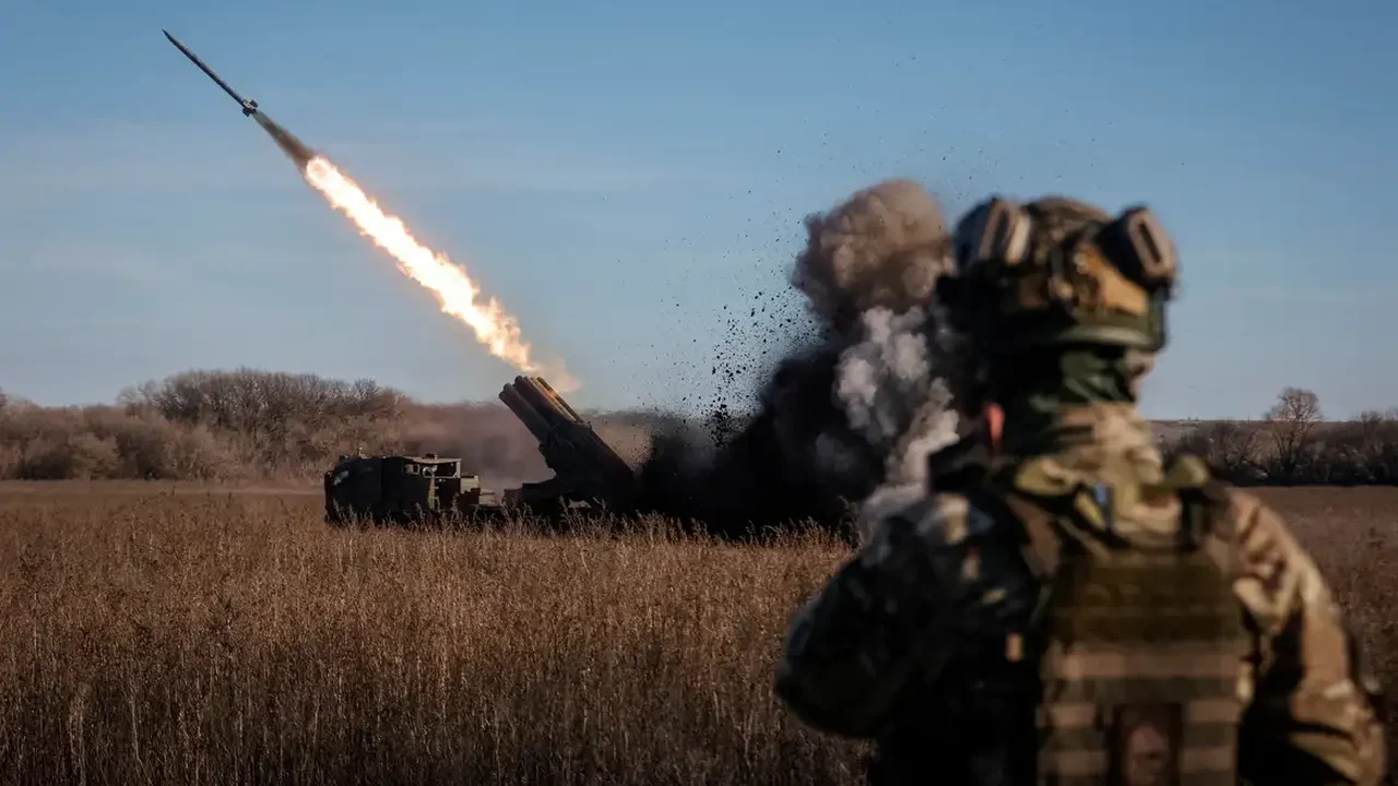 Diante de ofensiva russa, Ucrânia ordena a retirada de menores da região de Donetsk
