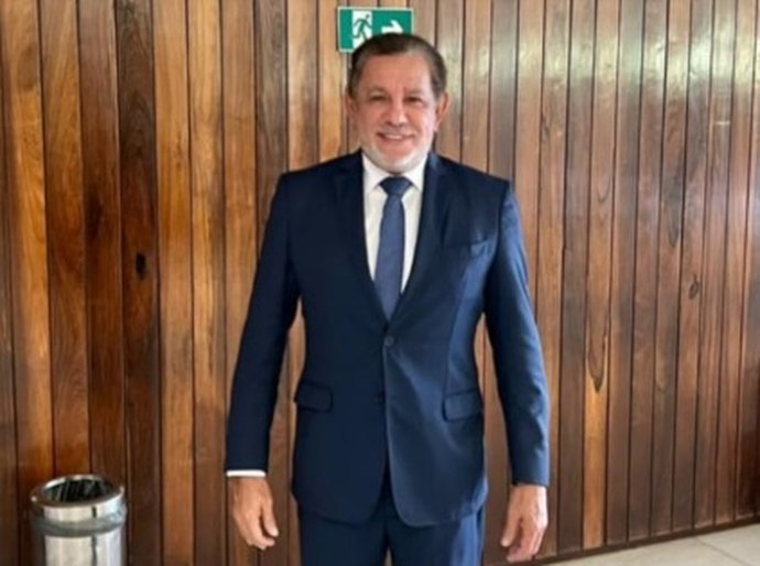 Neno da Laje celebra licitação para asfaltar estrada entre São José da Laje e Usina Serra Grande