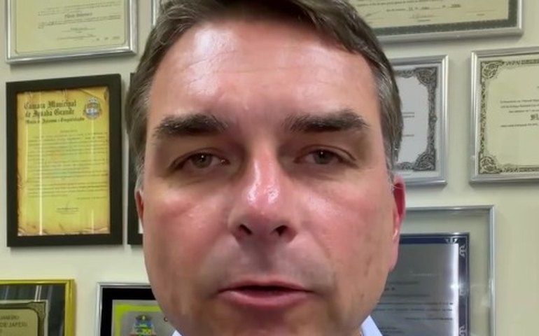 'Espero neutralidade, nada além disso', diz Flávio Bolsonaro sobre TSE sob comando de Nunes Marques