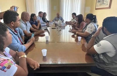 Prefeito Ronaldo Lopes mantém diálogo com Sindspem e servidores de Penedo