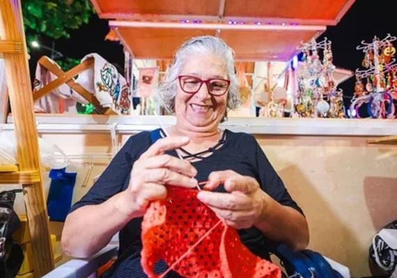 Prefeitura promove feira de peças em crochê produzidas por artesãs de Maceió