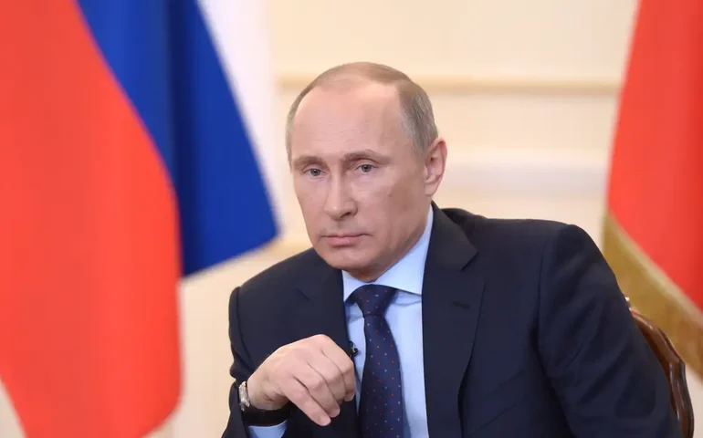 Putin elogia Forças Armadas russas e destaca avanço em múltiplas frentes na Ucrânia