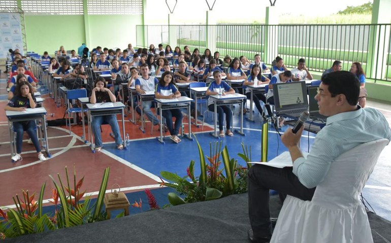 Padre Chrystian Shankar inicia série de palestras à comunidade escolar de Limoeiro de Anadia