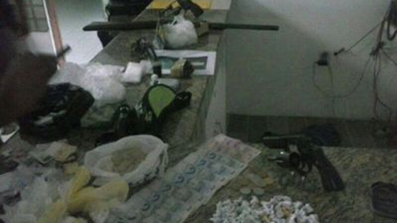 Maceió: Operação policial prende cinco pessoas e apreende quatro armas no Benedito Bentes