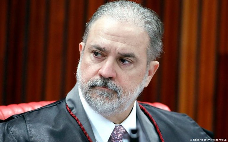 Aras rejeita ações contra campanha “O Brasil não pode parar”