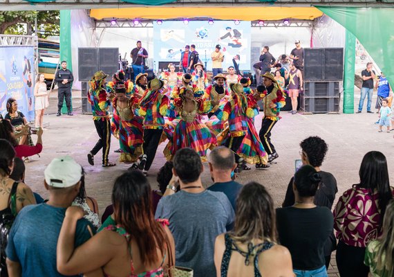 Primeiro dia de Forró Raiz leva alegria e cultura popular para orla de Maceió