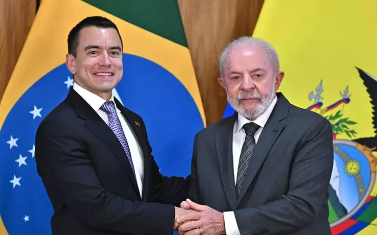 Lula defende fortalecimento de relações em reunião com Noboa