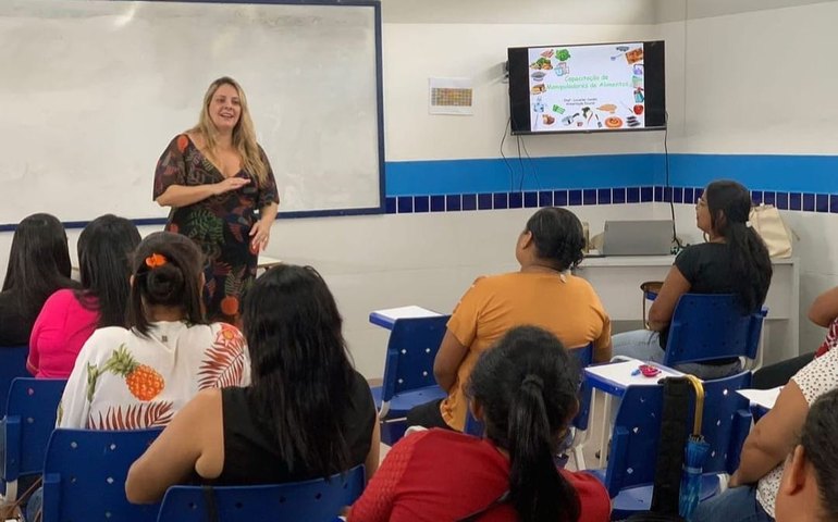 Prefeitura de Novo Lino oferta capacitação para merendeiras da rede de ensino