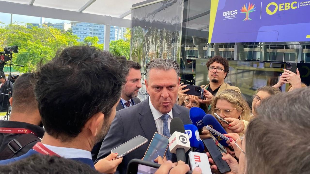 Brasil 'avança' na reabertura de mercados para carne de frango e reforça laços com a China, diz Fávaro