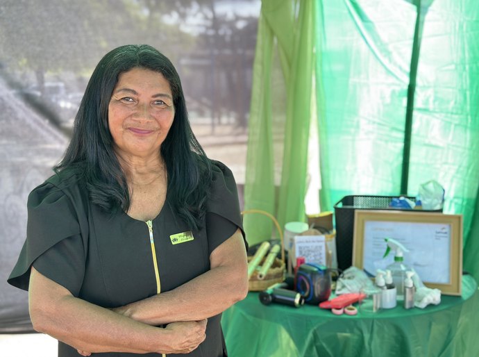 Ex-aluna do Senac Alagoas transforma praça pública em estúdio de massagem