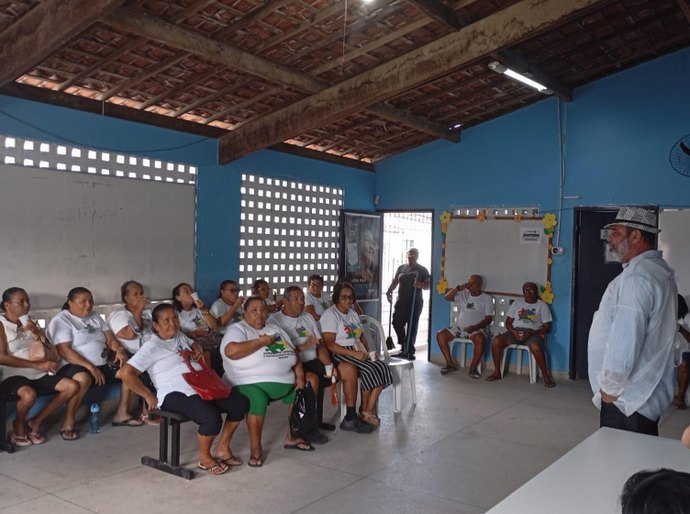 Equipe e-Multi orienta população sobre cuidados com saúde dos animais
