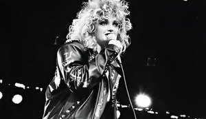 Bonnie Tyler havia se recuperado de coma após uma cirurgia intestinal de emergência, mas estava muito debilitada
