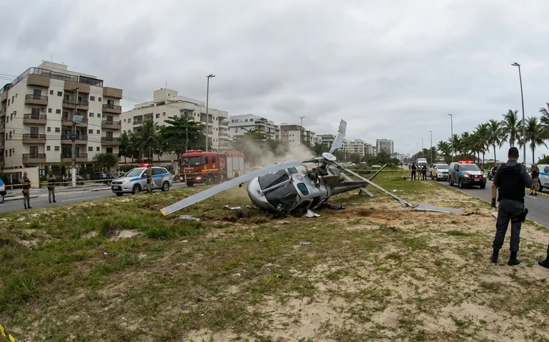Vídeo mostra momento em que helicóptero atinge o solo no Recreio dos Bandeirantes