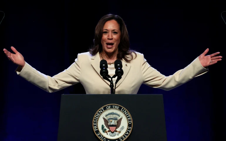 Kamala Harris participa de primeiro evento público como pré-candidata