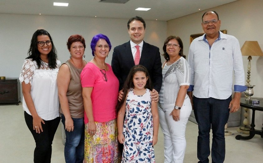 Menina de Mata Grande conhece Biblioteca Pública Estadual