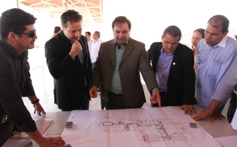 Rede estadual terá dez escolas em tempo integral até o início de 2016