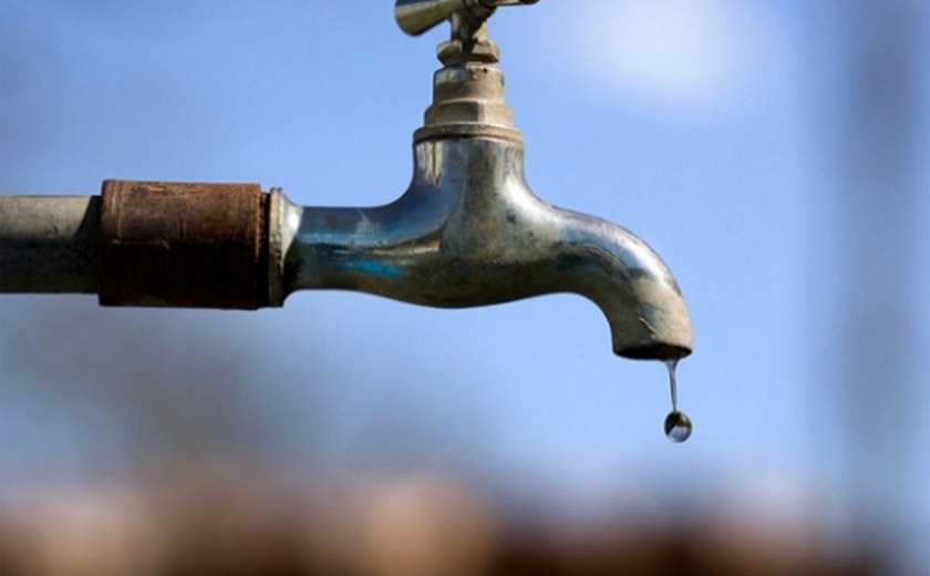 Rompimento em adutora afeta fornecimento de água de Canapi e Mata Grande