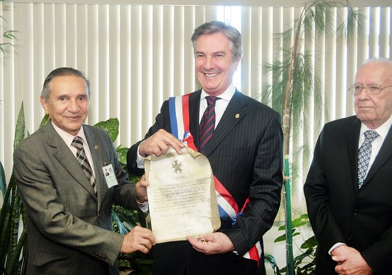 Collor é homenageado pela Justiça do Trabalho