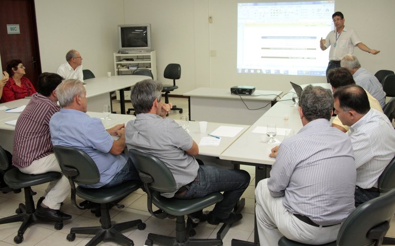 Gestores participam de reunião da CPLA para reativação da antiga Camila