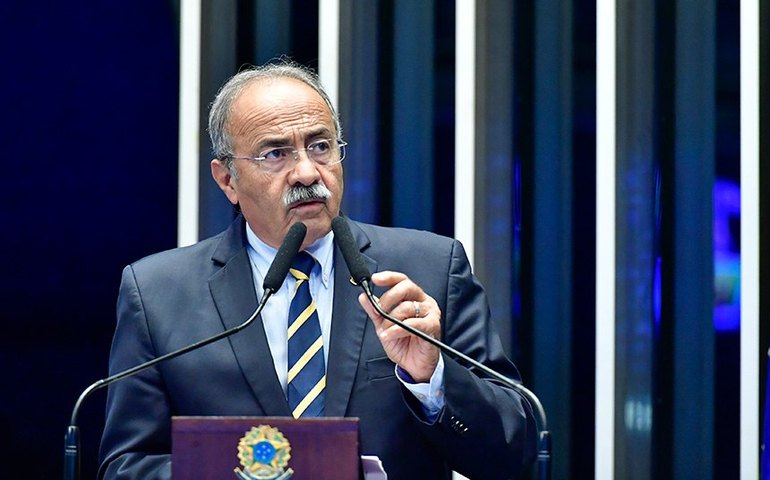 Chico Rodrigues destaca projeto que permite deduzir doações à pesquisa do IR