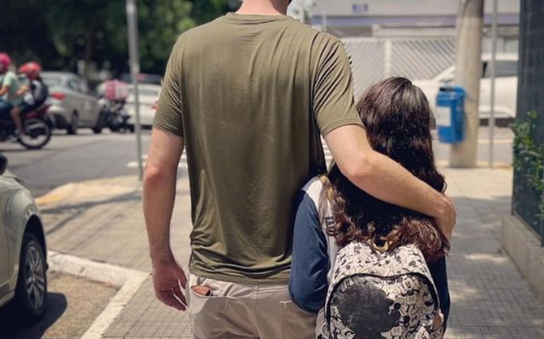 Humorista Paul Cabannes faz post para filha após sobreviverem a grave acidente em SP: 'Estamos vivos'