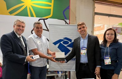 Prefeito de Branquinha participa de Caravana Federativa e recebe equipamentos da Receita Federal