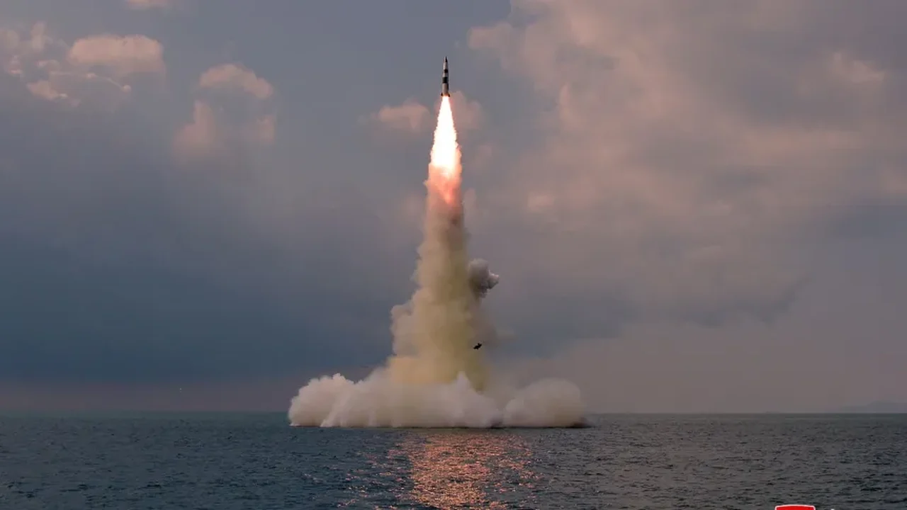 Coreia do Norte testa mísseis em simulação de ataque nuclear