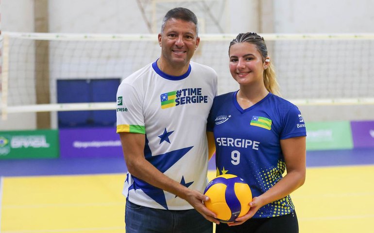 Ex-atacante da seleção prestigia filha nos Jogos da Juventude