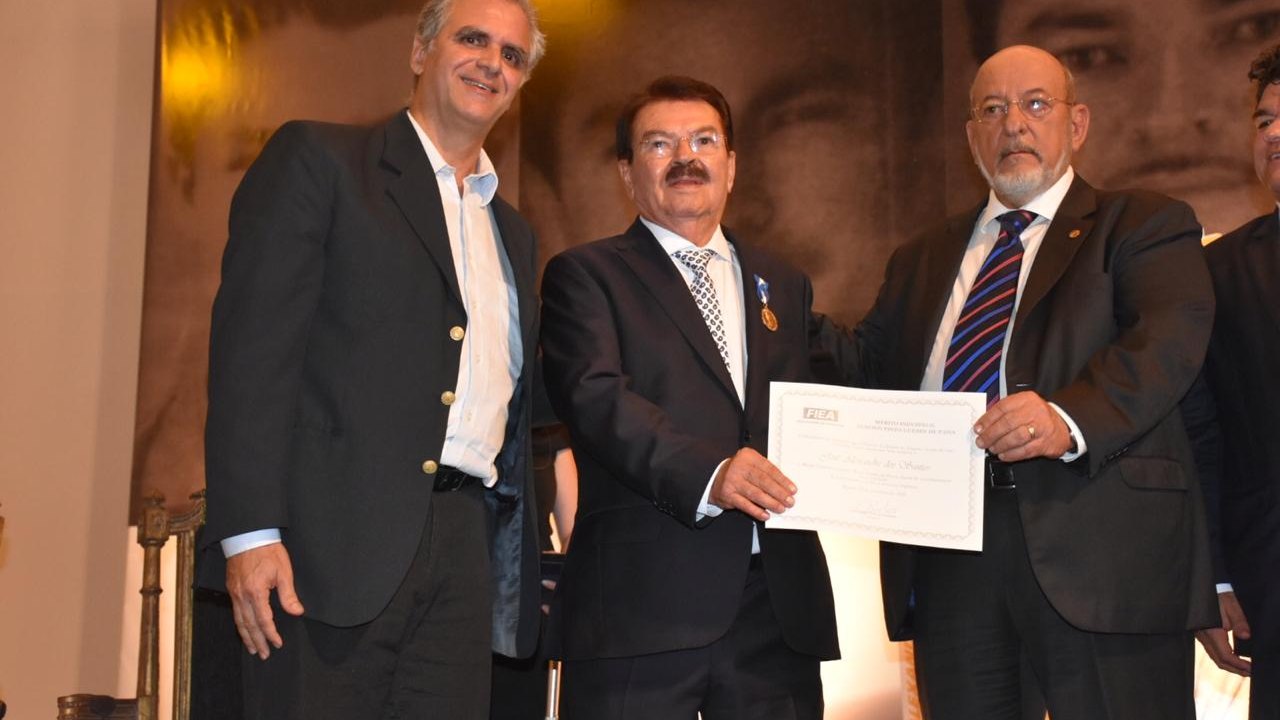 Fiea entrega Medalha do Mérito Industrial Gustavo Paiva ao empresário José Alexandre
