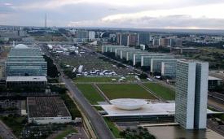 Dilma anuncia nomes de 13 novos ministros