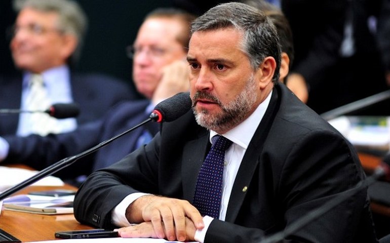 Políticos de oposição veem confissão de prevaricação de Bolsonaro em visita ao RS