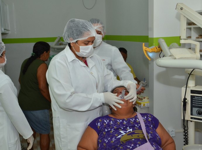 CEO de São Miguel dos Campos entrega próteses dentárias gratuitas