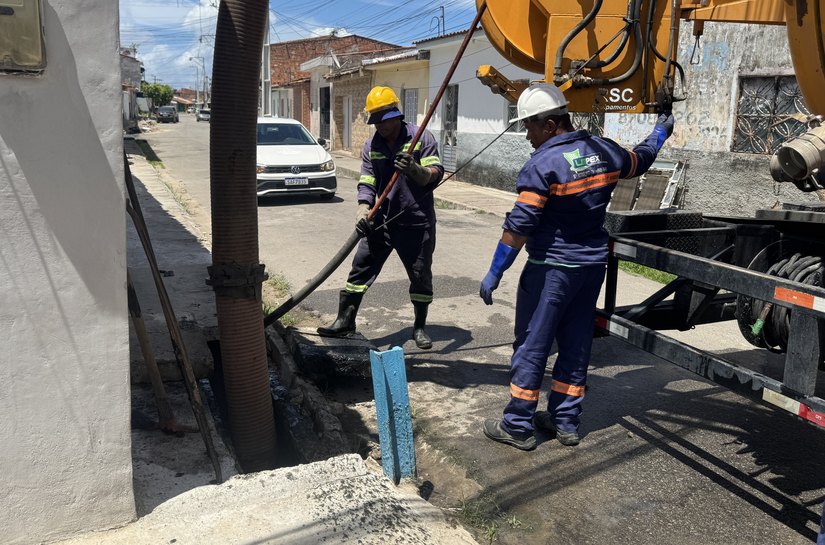 Prefeitura de Maceió intensifica trabalho de limpeza de galerias para prevenir alagamentos
