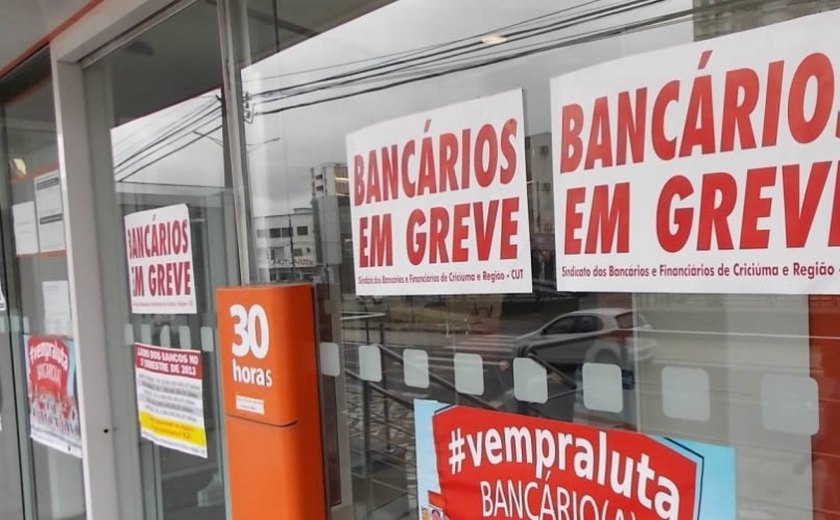 Bancários decidem entrar em greve por tempo indeterminado a partir de terça (30)